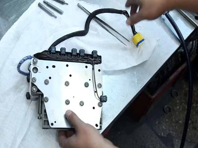 Процесс ремонта гидроблока и электрической части АКПП Ситроен