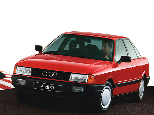 Audi 80 в красном цвете